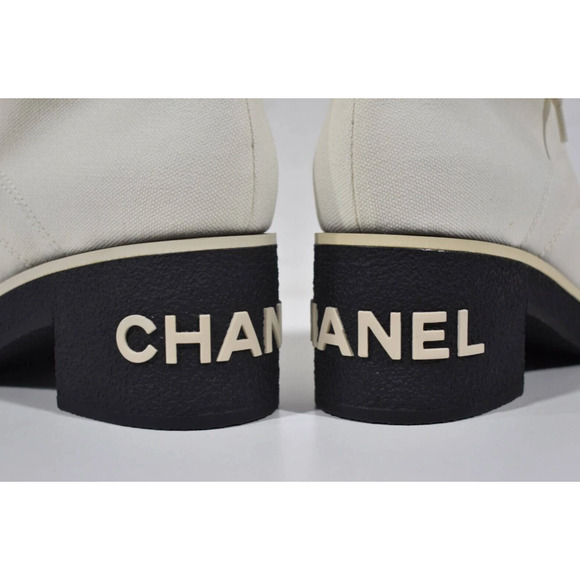 Chanel 21C White Fabric CC Logo Combat Lace Up Tie Ankle Moto Short Heel Boot 39 - Picture 12 of 12